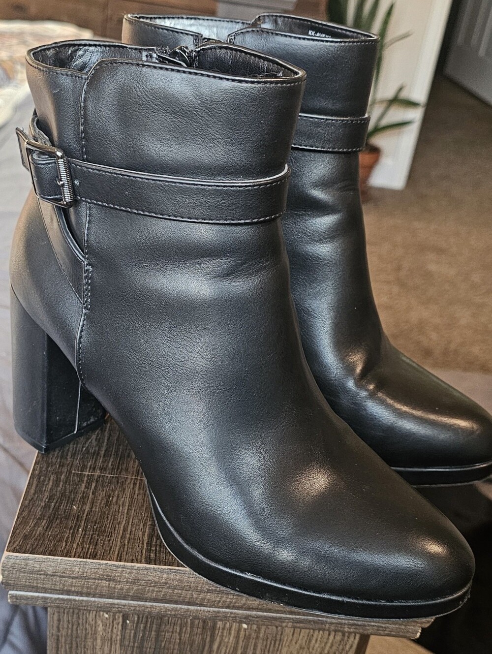 KELLY & KATIE Aveya Vegan Leather Black Almond Toe Ankle Boots 3.75" Heel 10